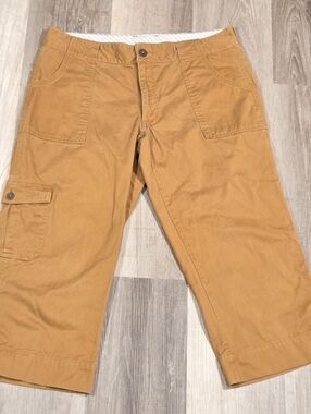 Carhartt Women’s Cargo Cropped Tan Pants Size 10 Capri